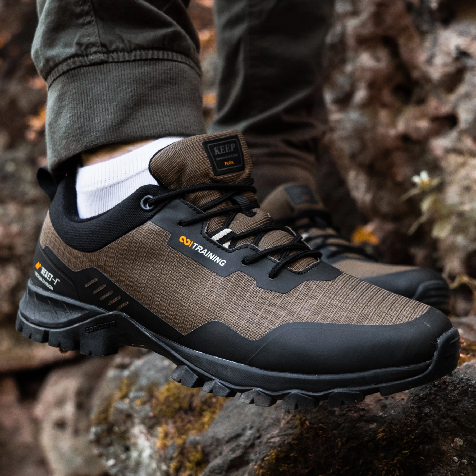 Men Waterproof Hiking Shoes Non Slip Lightweight Outdoor Sneakers